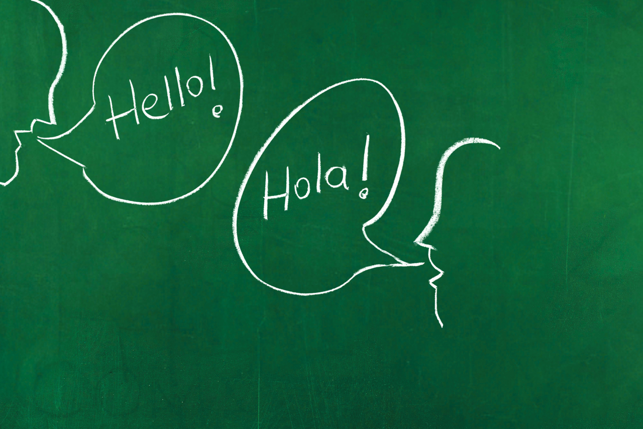 Two speech bubbles, one saying "Hello!" and the other saying "Hola!"